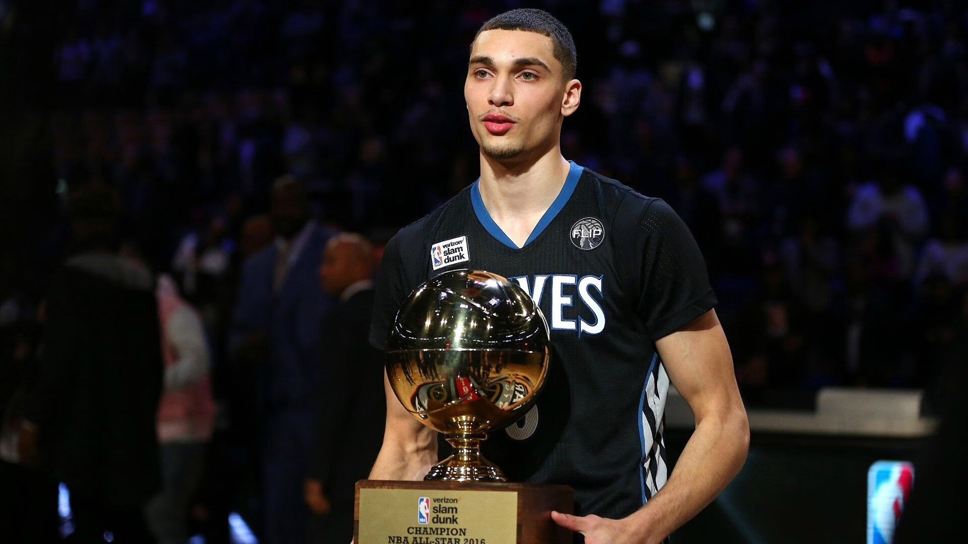 伊朗队战术曝光：在冰地用地毯拖球，伊朗的地毯优点